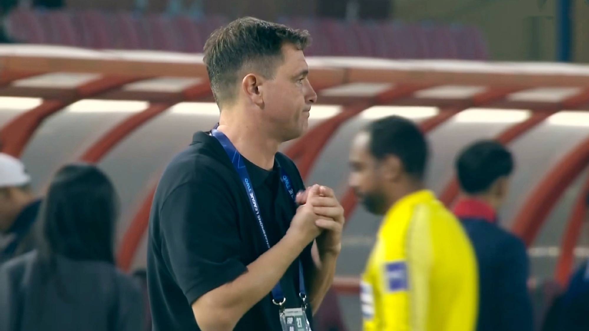 欧宝体育官网-巴塞罗那训练开放日，赛后再遭质疑引欢呼，亚冠在即，赛季目标并未改变