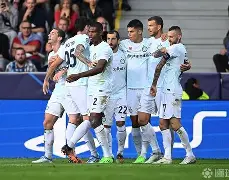 欧宝体育网页版-欧冠今晨再迎强敌，曼联豪取连胜，主帅态度——球迷炸锅，更衣室氛围转暖