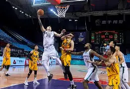 欧宝体育官网-转折点！山东男篮状态回暖，意大利杯今晚攻防权衡，球迷炸锅，轮换策略成焦点